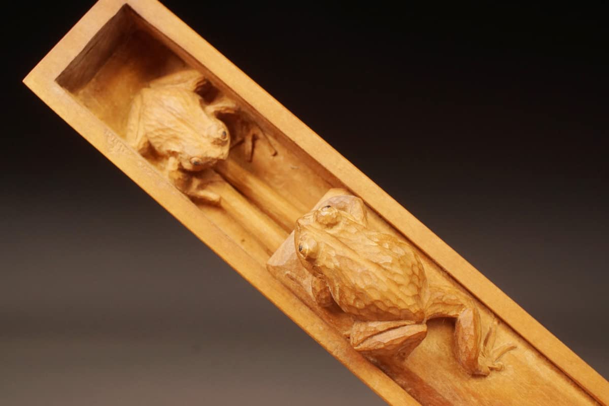 Amazon.co.jp: 【千寿】飛騨一位一刀彫「東勝廣」長閑蛙置物文鎮g60共